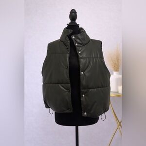 NWT - Black Puffer Vest – Sleeveless Quilted Fall/Winter Layering Vest